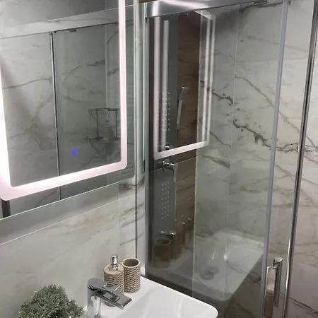 Malachite Urban Gem - Skyline Terrace Oasis Boekarest