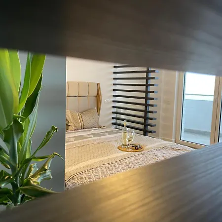 Malachite Urban Gem - Skyline Terrace Oasis * Bukarest