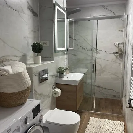 Malachite Urban Gem - Skyline Terrace Oasis Bukarest