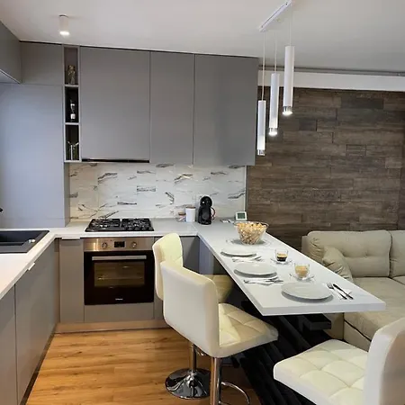 Malachite Urban Gem - Skyline Terrace Oasis