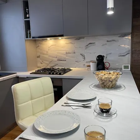 Malachite Urban Gem - Skyline Terrace Oasis * Bükreş