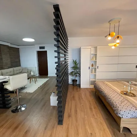 Malachite Urban Gem - Skyline Terrace Oasis *