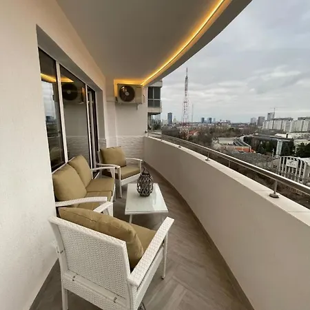 Apartmán Malachite Urban Gem - Skyline Terrace Oasis *