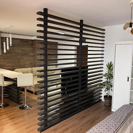 Apartamento Malachite Urban Gem - Skyline Terrace Oasis