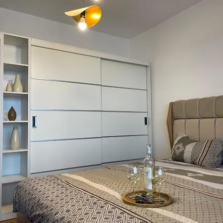 Malachite Urban Gem - Skyline Terrace Oasis