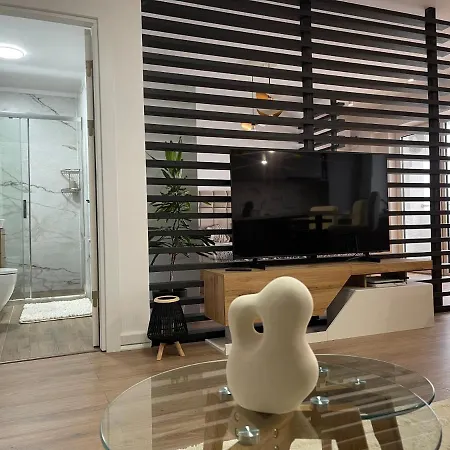 Malachite Urban Gem - Skyline Terrace Oasis Daire