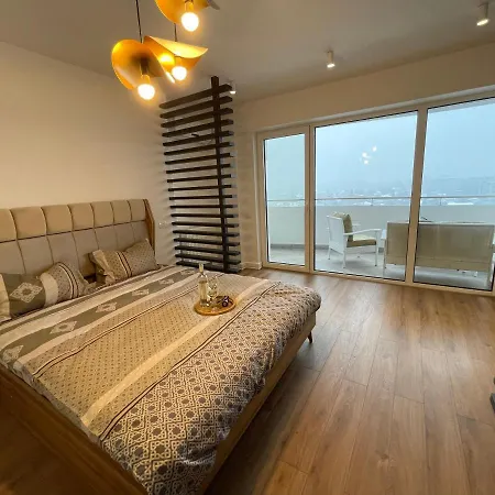 Malachite Urban Gem - Skyline Terrace Oasis Daire