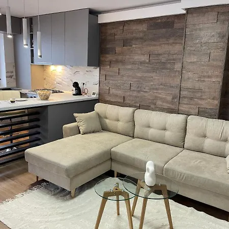 Malachite Urban Gem - Skyline Terrace Oasis *