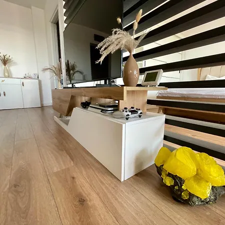 Malachite Urban Gem - Skyline Terrace Oasis