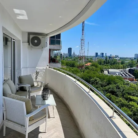 דירה Malachite Urban Gem - Skyline Terrace Oasis