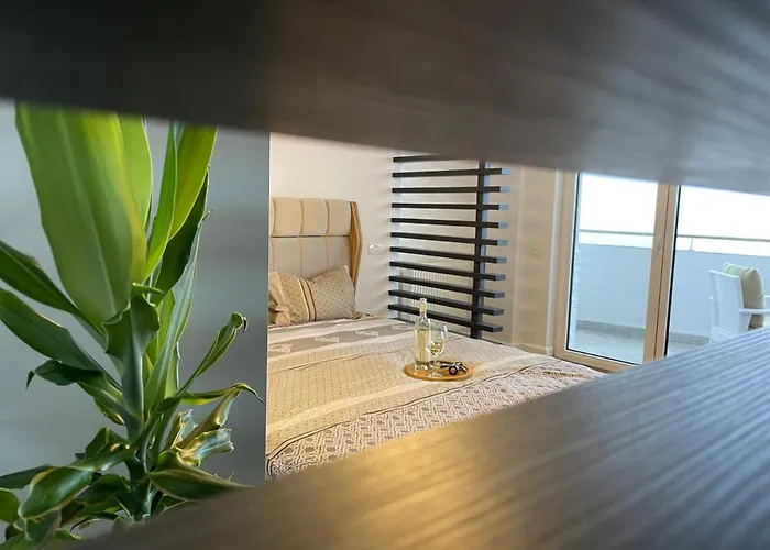 Malachite Urban Gem - Skyline Terrace Oasis * 부쿠레슈티