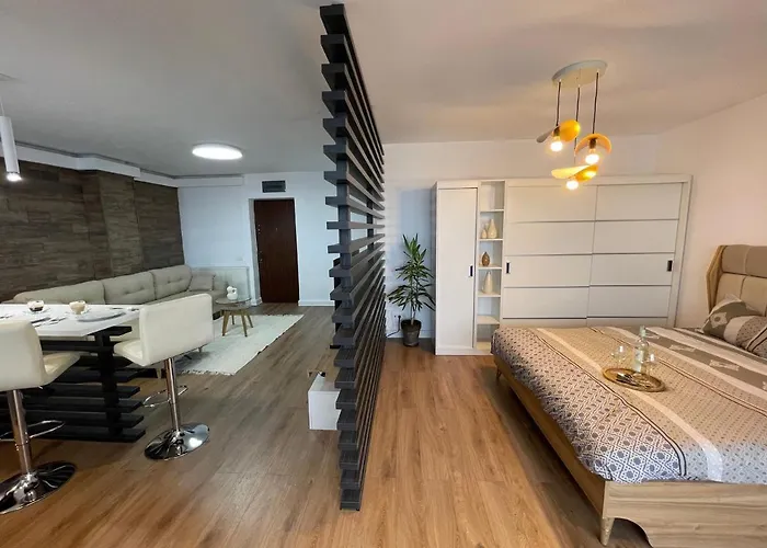 Malachite Urban Gem - Skyline Terrace Oasis *