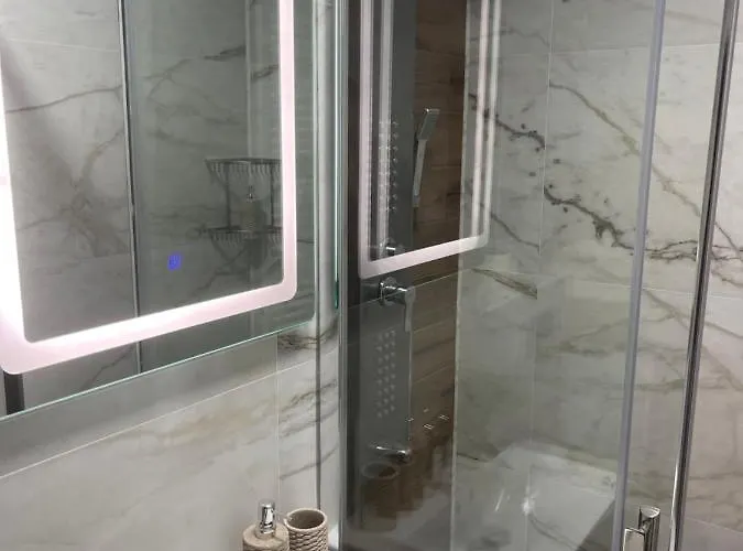 Malachite Urban Gem - Skyline Terrace Oasis 부쿠레슈티