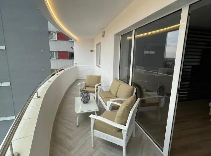 Malachite Urban Gem - Skyline Terrace Oasis *