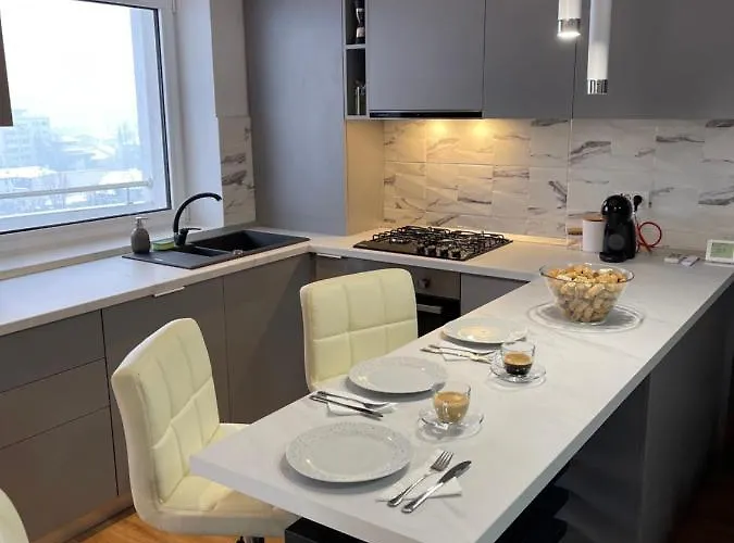 Apartament Malachite Urban Gem - Skyline Terrace Oasis *