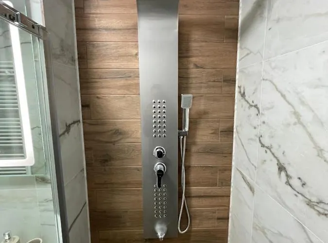 Malachite Urban Gem - Skyline Terrace Oasis Apartament *