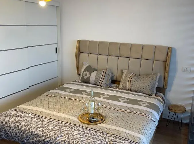 아파트 Malachite Urban Gem - Skyline Terrace Oasis 부쿠레슈티