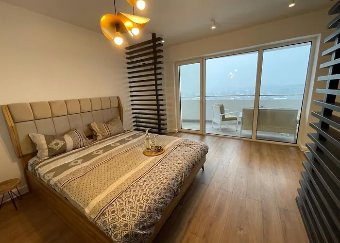 Malachite Urban Gem - Skyline Terrace Oasis Apartament