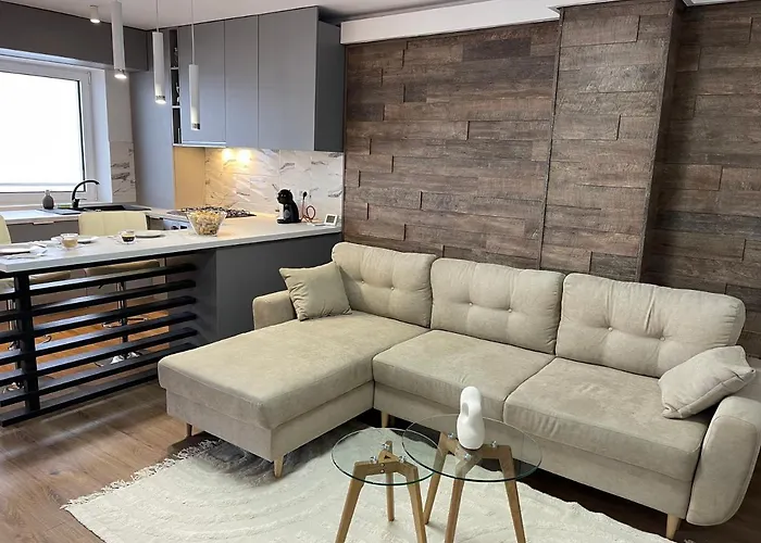 Malachite Urban Gem - Skyline Terrace Oasis *