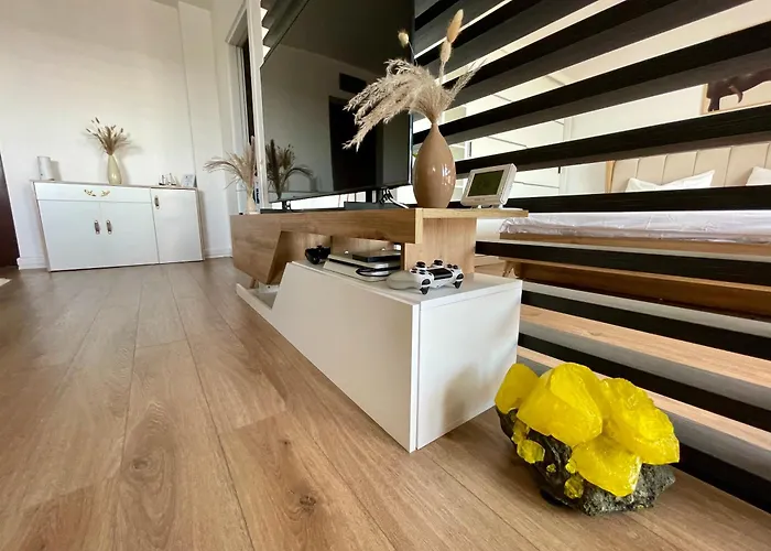 Malachite Urban Gem - Skyline Terrace Oasis