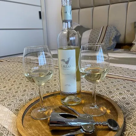 Malachite Urban Gem - Skyline Terrace Oasis *