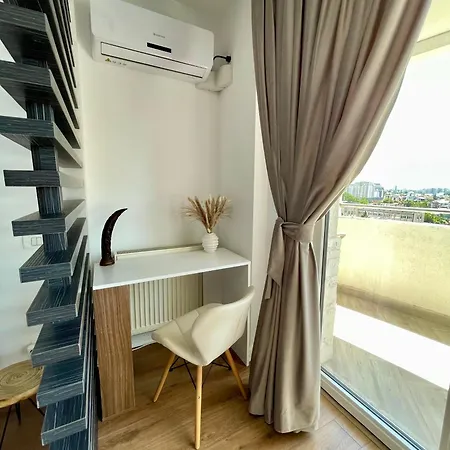 Malachite Urban Gem - Skyline Terrace Oasis Apartamento