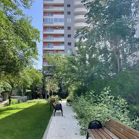 Apartment Malachite Urban Gem - Skyline Terrace Oasis