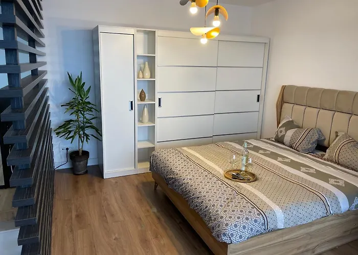 Malachite Urban Gem - Skyline Terrace Oasis * Бухарест