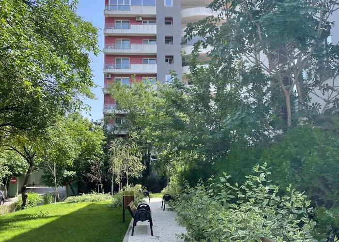 Апартаменты Malachite Urban Gem - Skyline Terrace Oasis