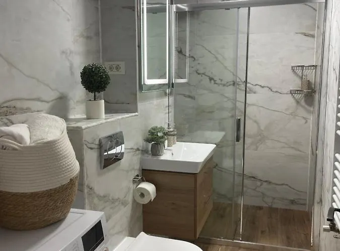 Malachite Urban Gem - Skyline Terrace Oasis בוקרשט